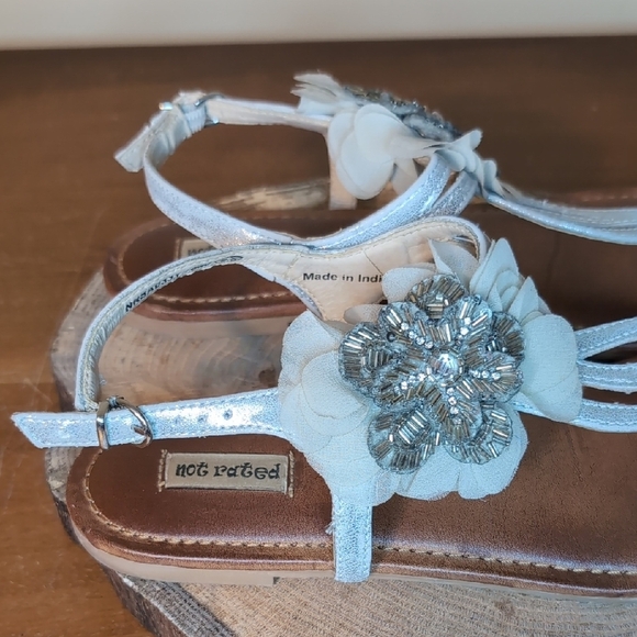 Not Rated Silvery Thong Sandals with Floral Detailed Beaded Embellishments - Picture 2 of 11